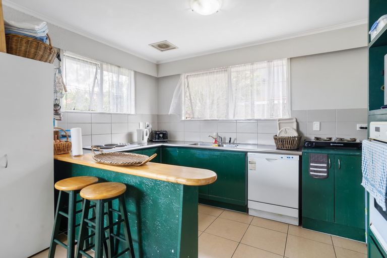 Photo of property in 75 Gossamer Drive, Pakuranga Heights, Auckland, 2010