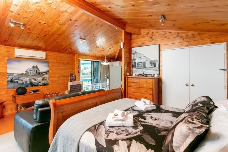 Photo of property in 3 Waterlea Avenue, Mangere Bridge, Auckland, 2022