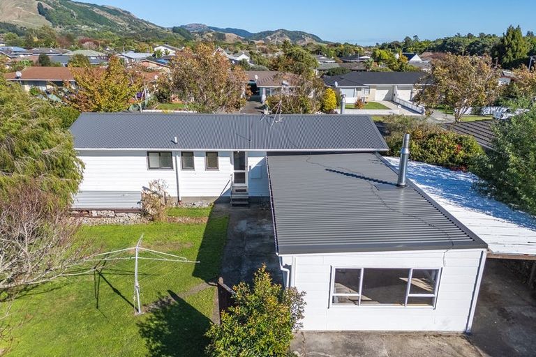 Photo of property in 8 Andrew Street, Waikanae, 5036