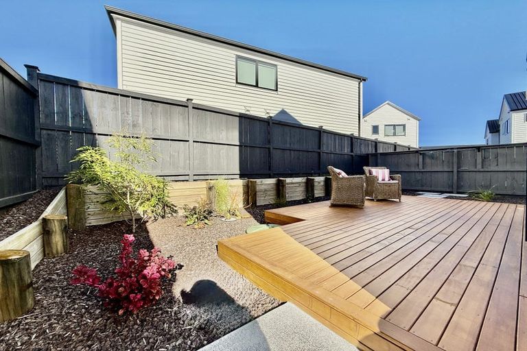 Photo of property in 142 Vintry Drive, Kumeu, 0810