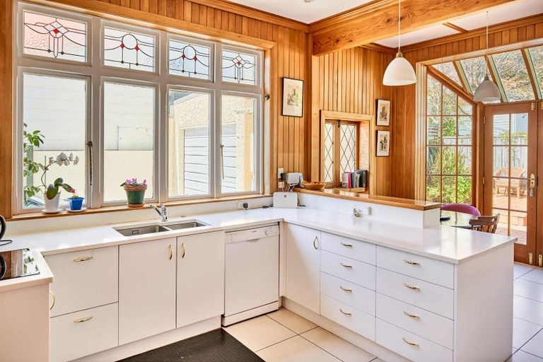 Photo of property in 35 Marine Parade, Eastbourne, Lower Hutt, 5013