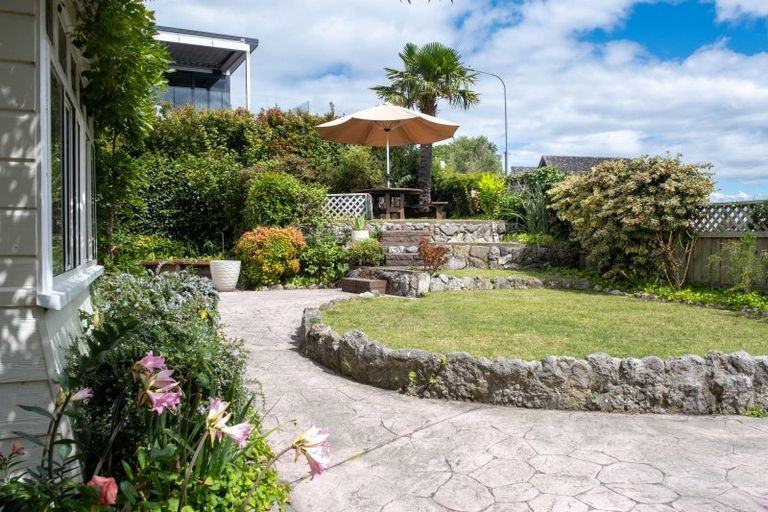 Photo of property in 13 Roslyn Road, Bluff Hill, Napier, 4110
