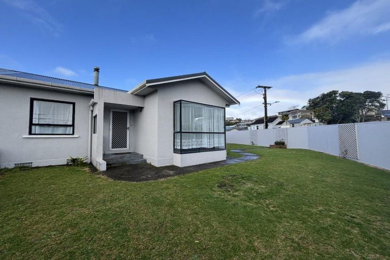 Photo of property in 28 Breakwater Road, Moturoa, New Plymouth, 4310