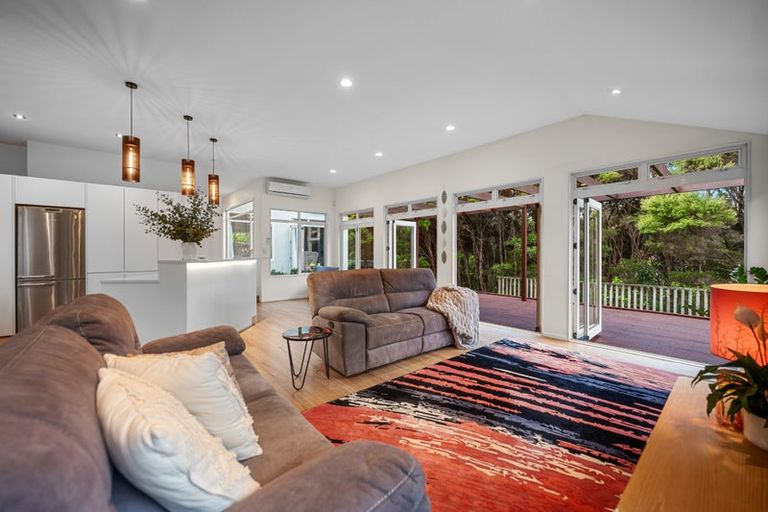 Photo of property in 38 Ravenstone Place, Chatswood, Auckland, 0626