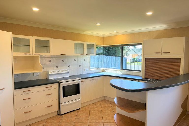 Photo of property in 64 Guildford Drive, Paraparaumu, 5032