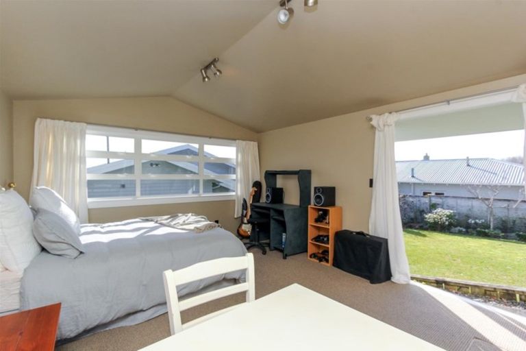 Photo of property in 145 Clawton Street, Westown, New Plymouth, 4310