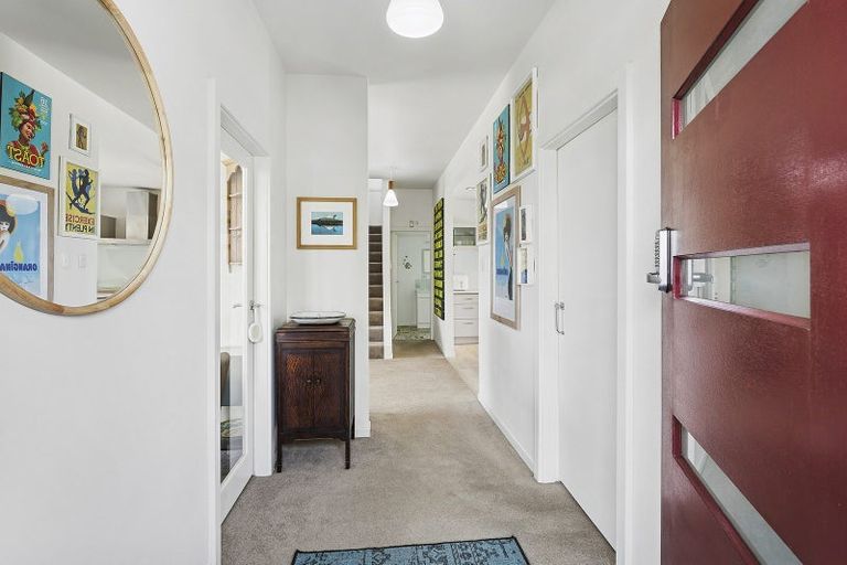 Photo of property in 58 Motuhara Road, Plimmerton, Porirua, 5026