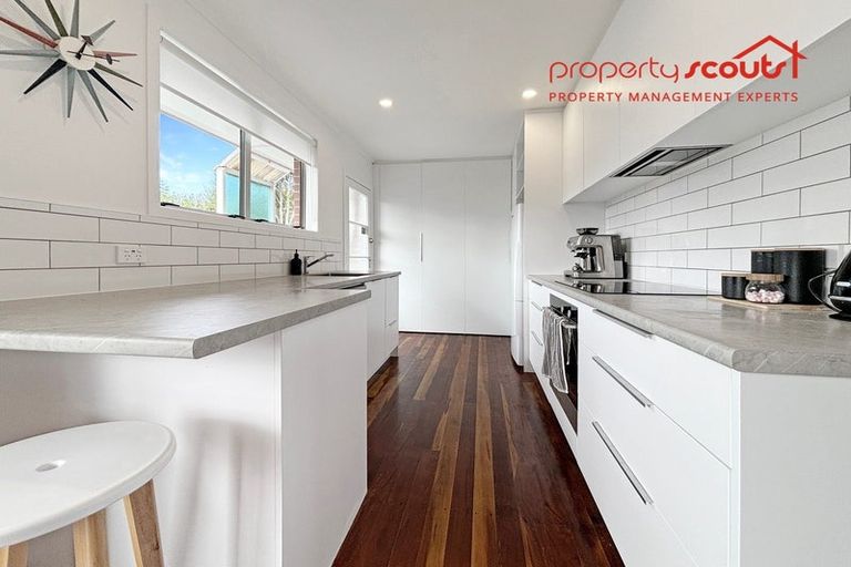Photo of property in 2 May Avenue, Te Atatu South, Auckland, 0610