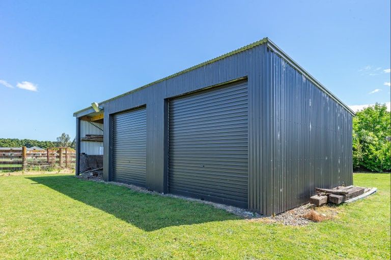 Photo of property in 205 Muhunoa Road East, Ohau, Levin, 5570