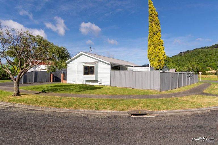 Photo of property in 19 Turon Crescent, Totara Park, Upper Hutt, 5018