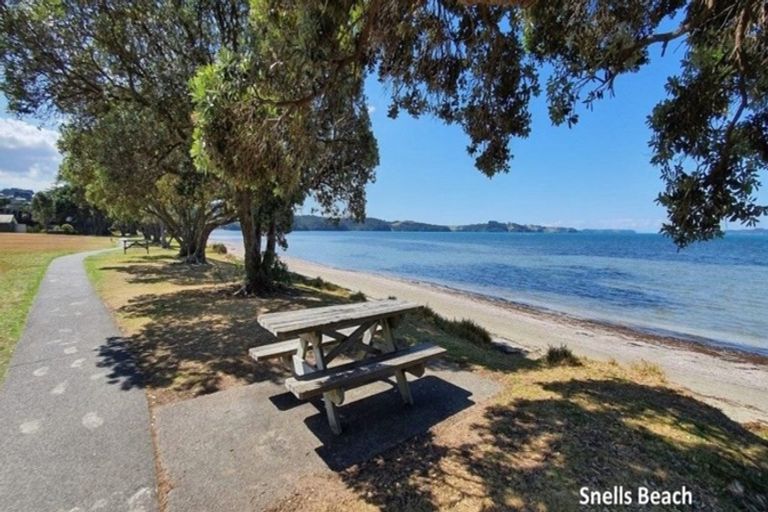 Photo of property in 12 Koru Place, Snells Beach, 0920