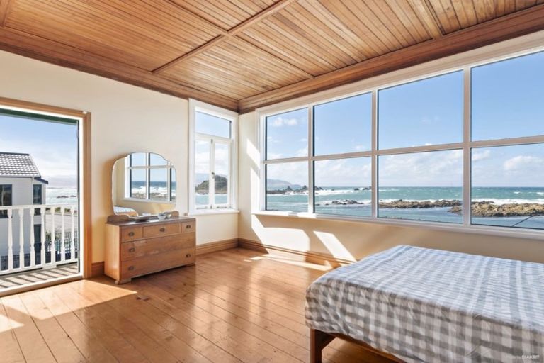 Photo of property in 346 The Esplanade, Island Bay, Wellington, 6023