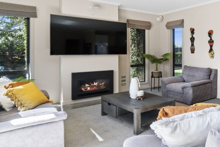 Photo of property in 11 Johnnybro Place, Rototuna North, Hamilton, 3210