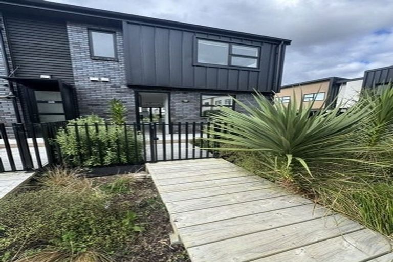 Photo of property in 660e Swanson Road, Swanson, Auckland, 0612