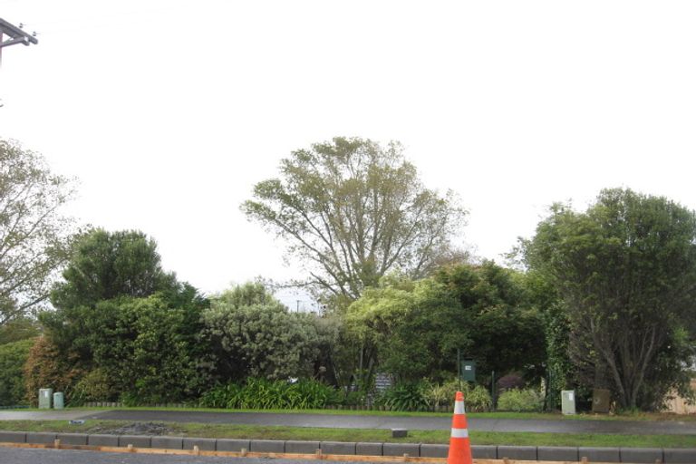 Photo of property in 19 Glenfern Road, Mellons Bay, Auckland, 2014