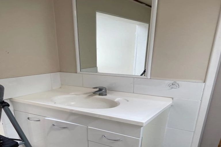 Photo of property in 37 Sunset Road, Totara Vale, Auckland, 0632