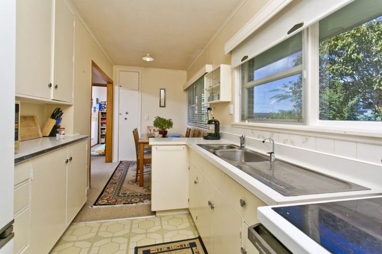 Photo of property in 2/13 Liston Street, Northcote, Auckland, 0627