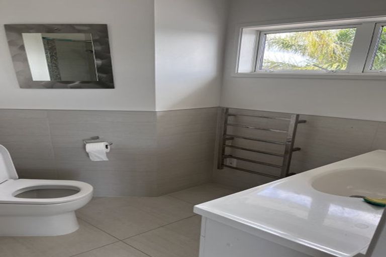 Photo of property in 873a Beach Road, Waiake, Auckland, 0630