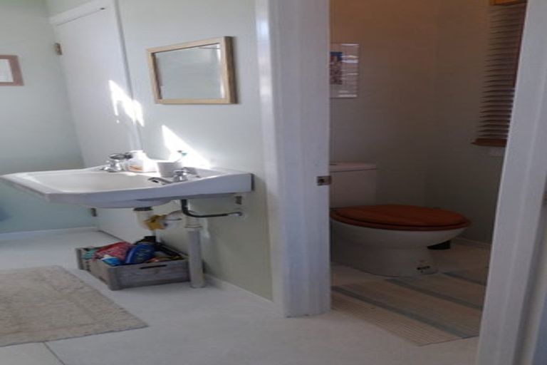 Photo of property in 24 Uenuku Avenue, Raglan, 3225