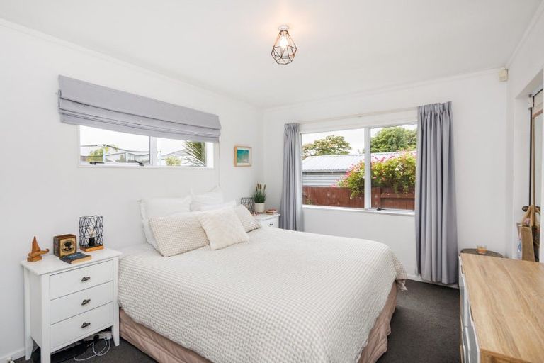 Photo of property in 21 Dalfield Place, Highbury, Palmerston North, 4412