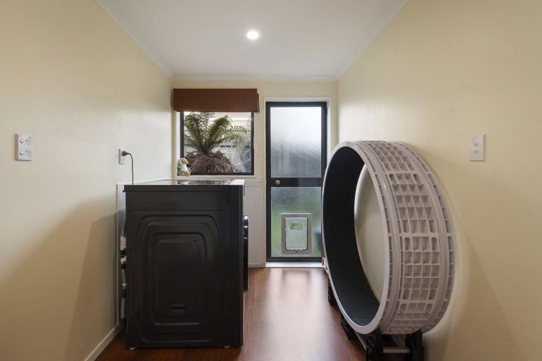 Photo of property in 35 Springdale Grove, Fitzherbert, Palmerston North, 4410