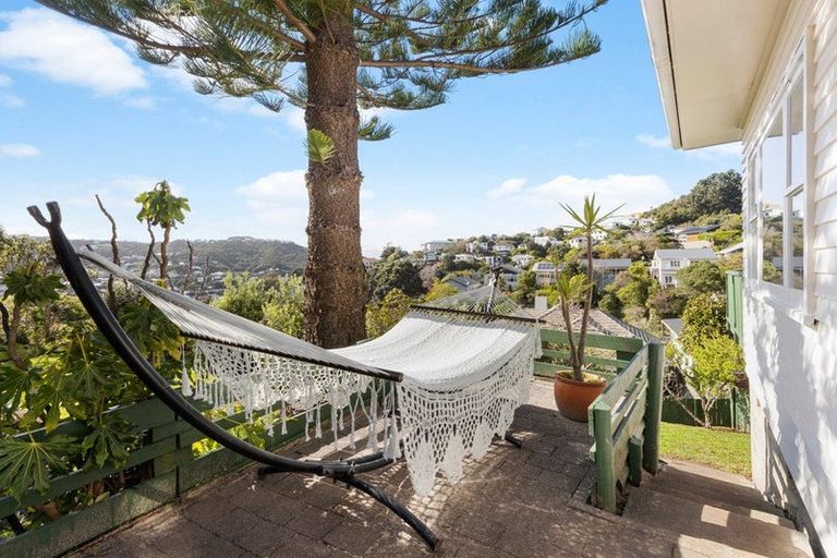 Photo of property in 10 Liddel Grove, Island Bay, Wellington, 6023