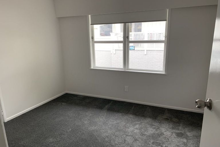 Photo of property in 122 Hepburn Road, Glendene, Auckland, 0602