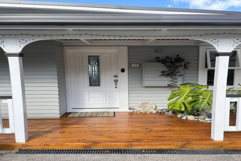 Photo of property in 2/2 Kiteroa Terrace, Rothesay Bay, Auckland, 0630