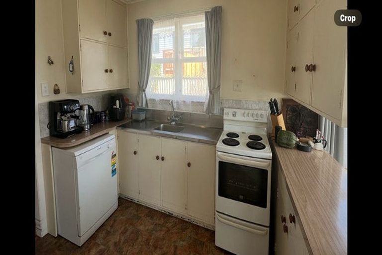 Photo of property in 9a Pratt Street, Waitara, 4320