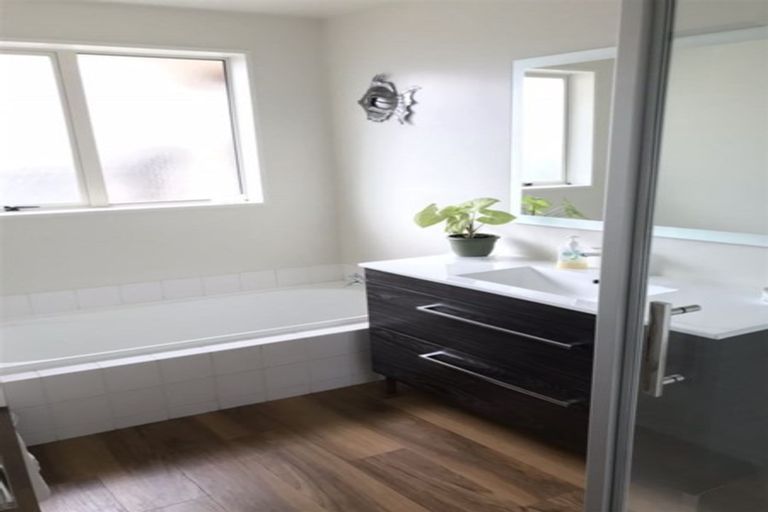 Photo of property in 22a Newnham Terrace, Upper Riccarton, Christchurch, 8041