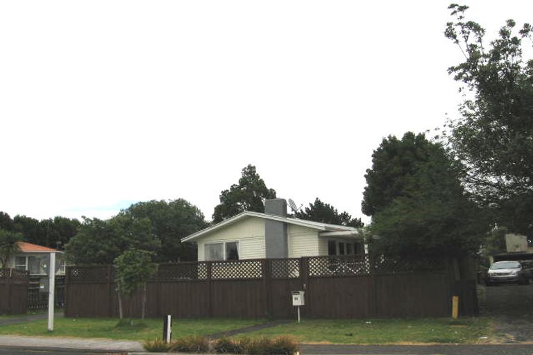 Photo of property in 92 Lauderdale Road, Birkdale, Auckland, 0626