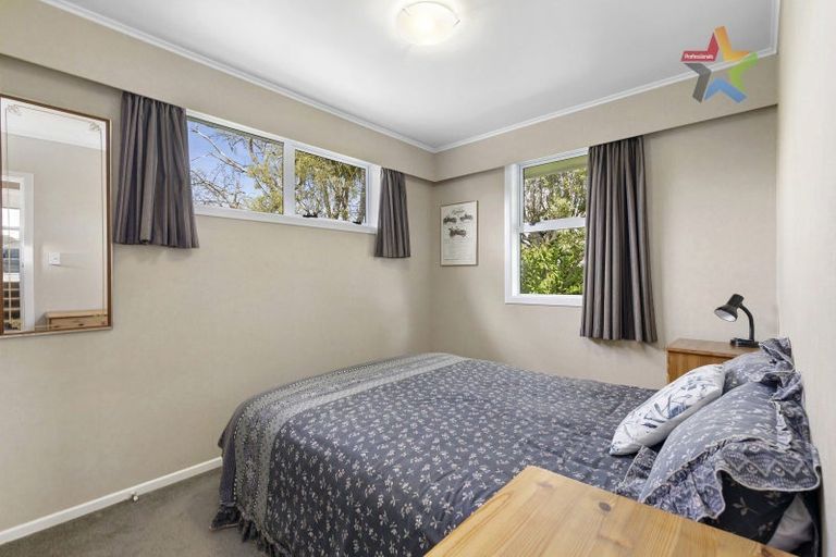 Photo of property in 6 Peach Tree Grove, Maungaraki, Lower Hutt, 5010