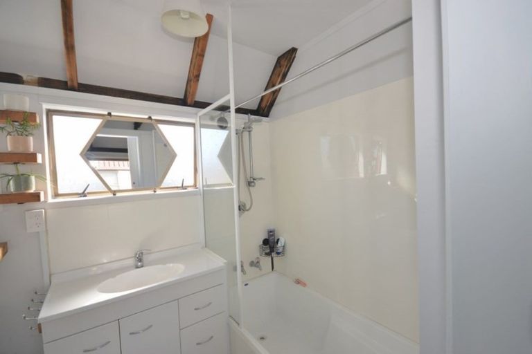 Photo of property in 2/506 Devonport Road, Tauranga South, Tauranga, 3112