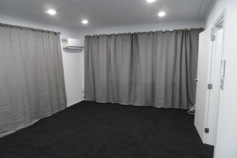 Photo of property in 12 Wilson Place, Papakura, 2110