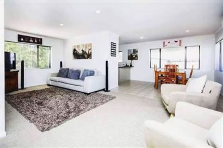 Photo of property in 15 Ali Place, Ranui, Auckland, 0612