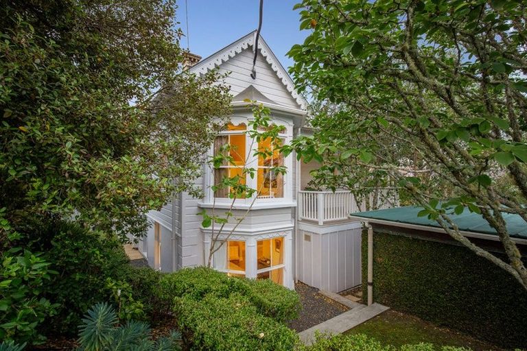 Photo of property in 73 Hinemoa Street, Birkenhead, Auckland, 0626