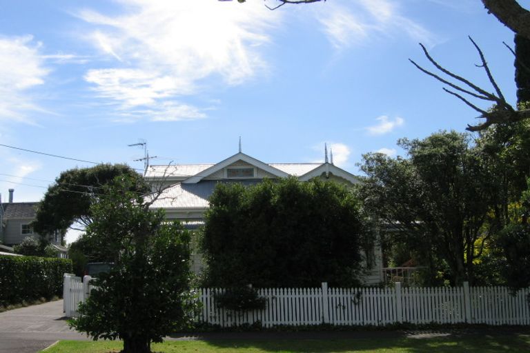 Photo of property in 13 Summer Street, Stanley Point, Auckland, 0624