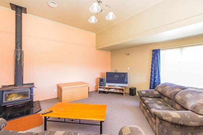 Photo of property in 36 Tawa Street, Gonville, Whanganui, 4501