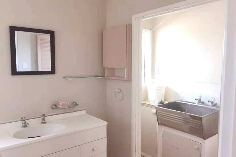 Photo of property in 9 Janet Street, Sunnyhills, Auckland, 2010