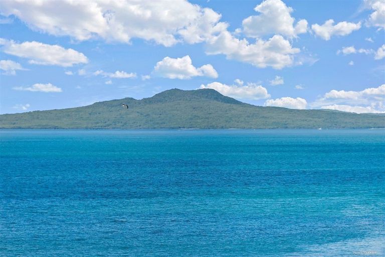 Photo of property in 37a Hyde Road, Rothesay Bay, Auckland, 0630