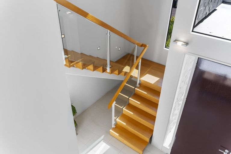 Photo of property in 11 Icarus Place, Half Moon Bay, Auckland, 2012