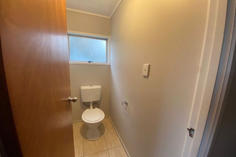 Photo of property in 14 Landow Place, Henderson, Auckland, 0612