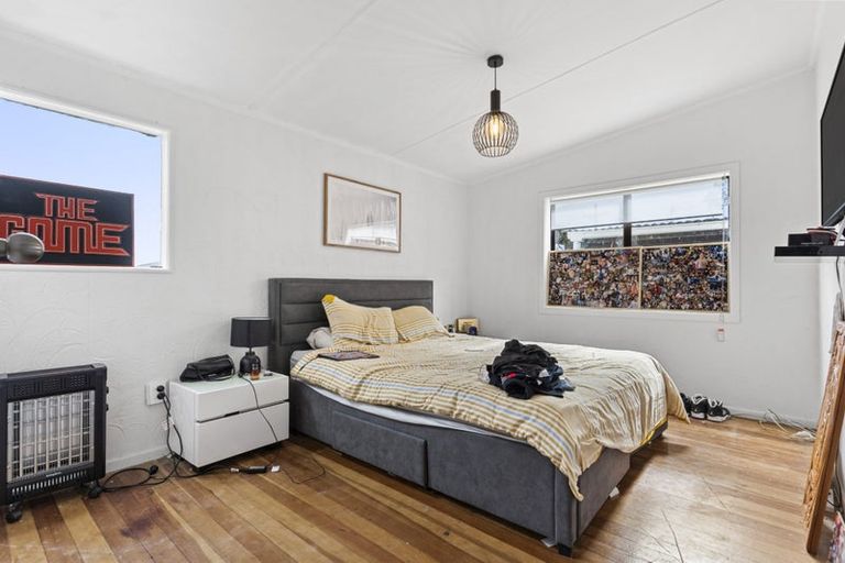 Photo of property in 28 Sunnyhaven Avenue, Beach Haven, Auckland, 0626