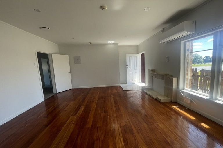 Photo of property in 22 Coles Crescent, Papakura, 2110