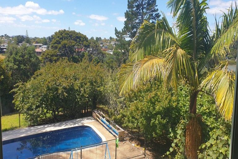 Photo of property in 163a Colwill Road, Massey, Auckland, 0614