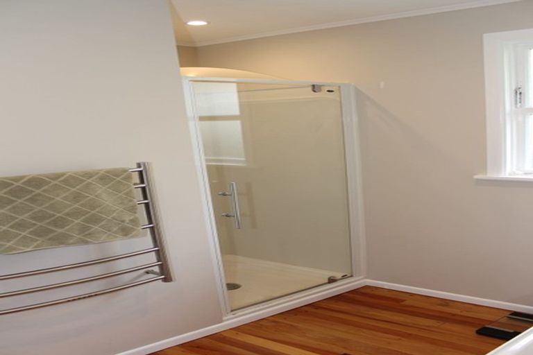 Photo of property in 6 Warren Street, Paparangi, Wellington, 6037