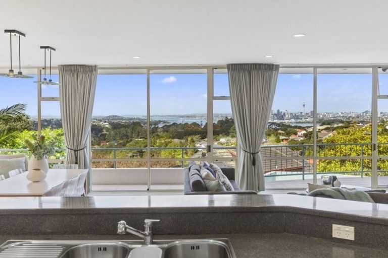 Photo of property in 10 Bragato Place, Chatswood, Auckland, 0626