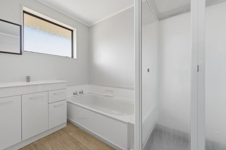 Photo of property in 402a Ngatai Road, Bellevue, Tauranga, 3110