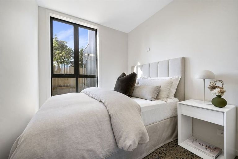 Photo of property in 1/6 Princes Street, Northcote Point, Auckland, 0627