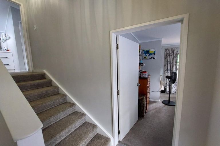 Photo of property in 2/70 Mirrabooka Avenue, Botany Downs, Auckland, 2010